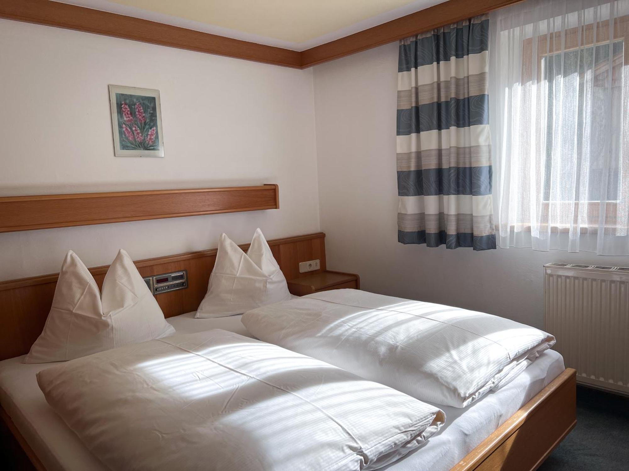 Haus Spieleck Bed and Breakfast Σάαλμπαχ-Χίντεργκλεμ Δωμάτιο φωτογραφία