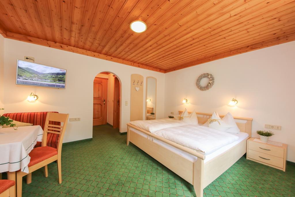 Haus Spieleck Bed and Breakfast Σάαλμπαχ-Χίντεργκλεμ Εξωτερικό φωτογραφία
